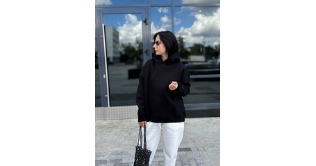 Байка с капюшоном черная